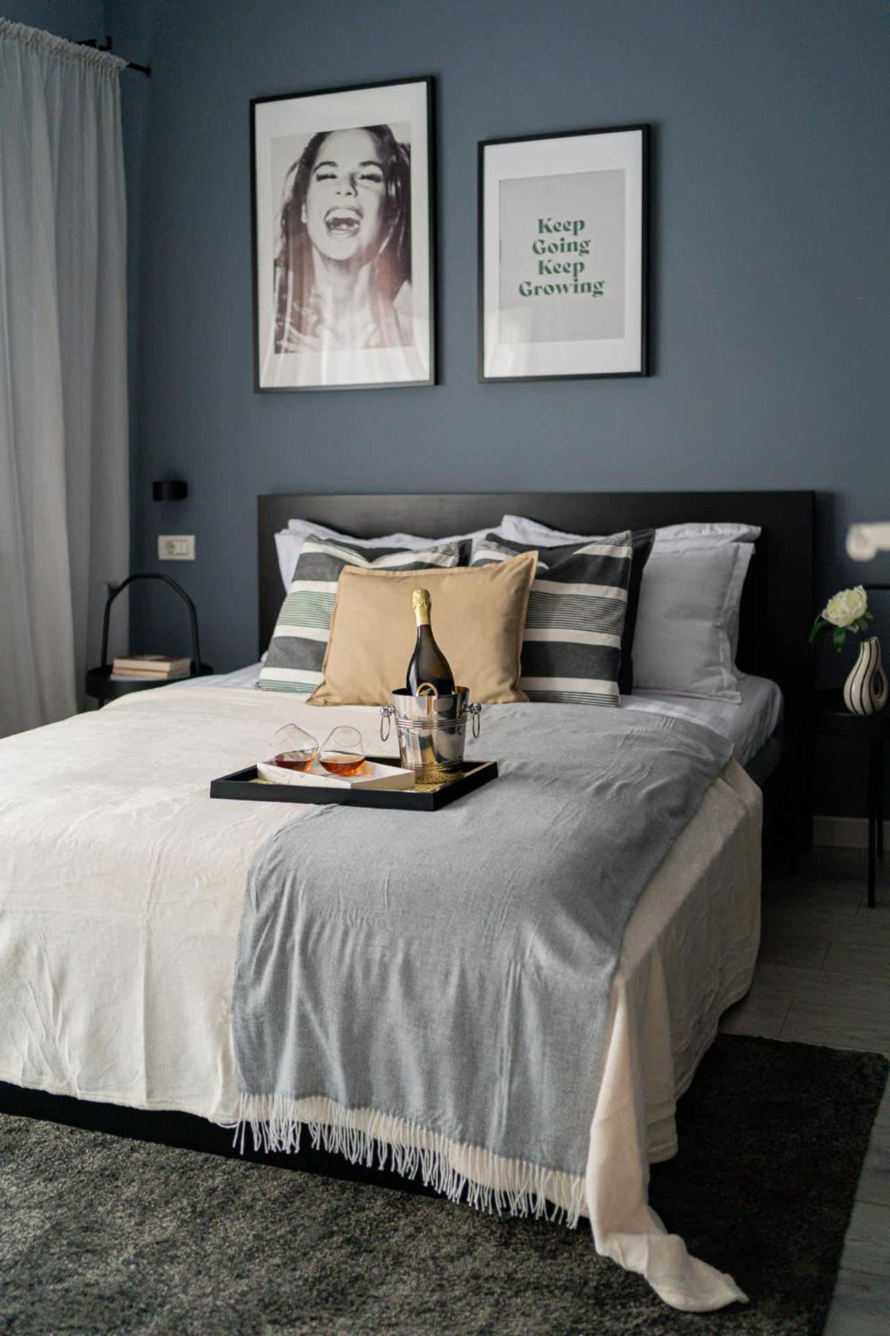 Chic Black & White 2Br Retreat On Dambovitei Bucarest Exterior foto