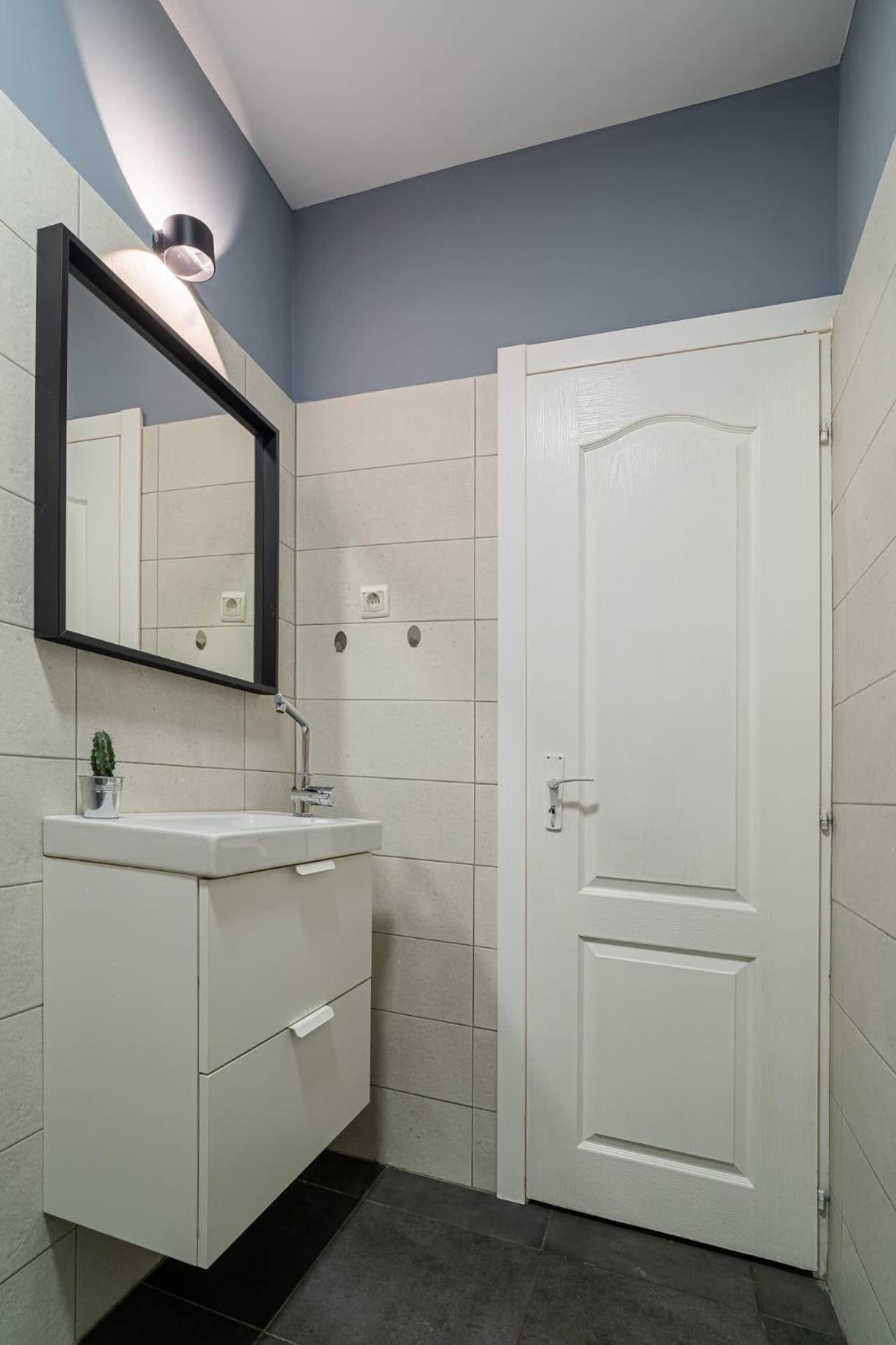 Chic Black & White 2Br Retreat On Dambovitei Bucarest Exterior foto