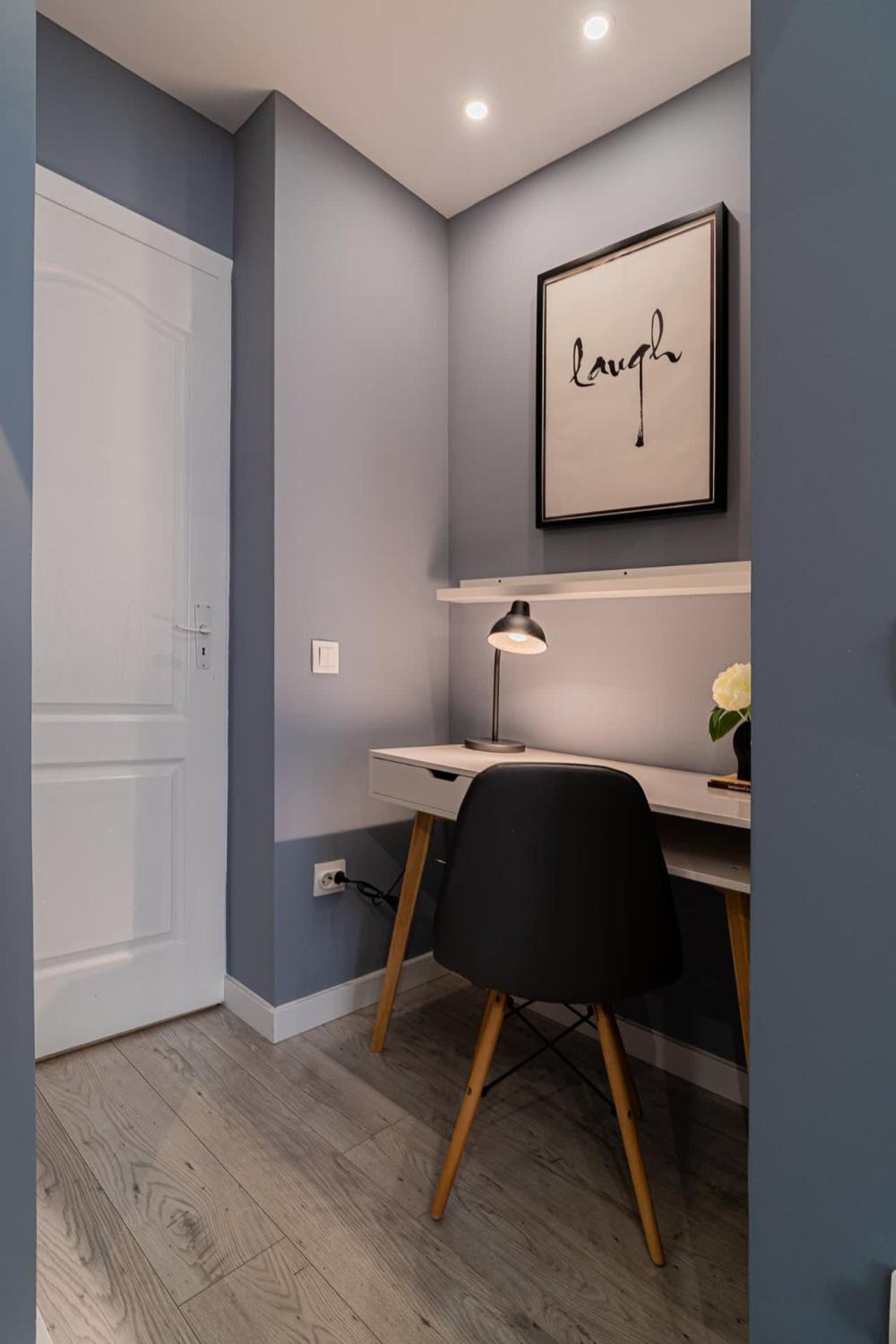 Chic Black & White 2Br Retreat On Dambovitei Bucarest Exterior foto