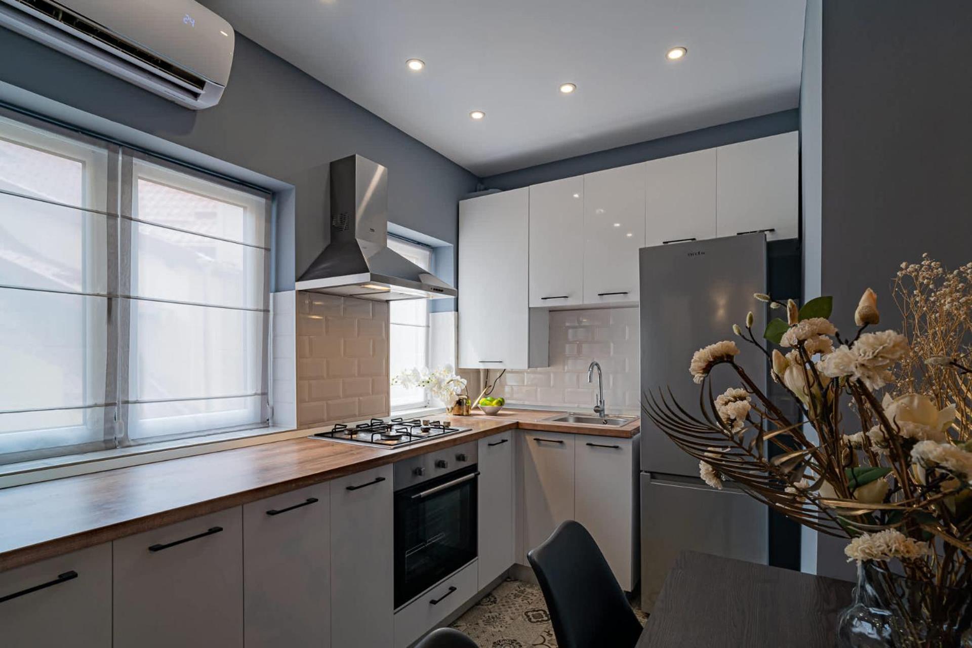 Chic Black & White 2Br Retreat On Dambovitei Bucarest Exterior foto